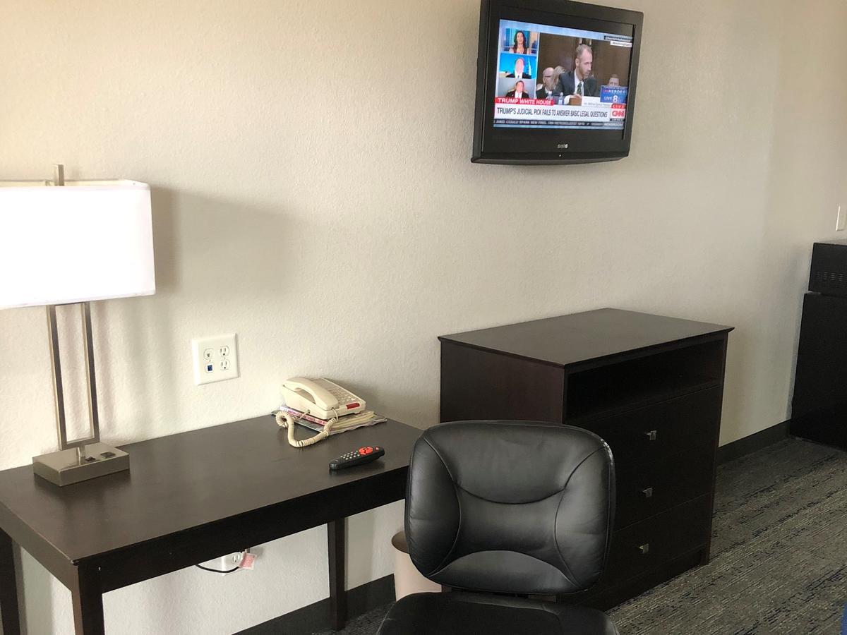 Executive Inn And Suites Joaquin Kültér fotó
